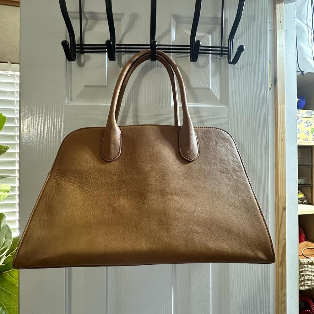 Elegant Tan Leather Handbag